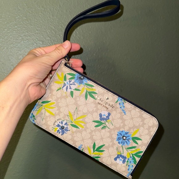 NWT Kate Spade Floral Wristlet - Picture 6 of 6